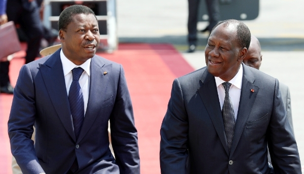 Ivorian President Alassane Ouattara (right) welcomes Togo's President Faure Gnassingbé to Abidjan, 28 January 2019.