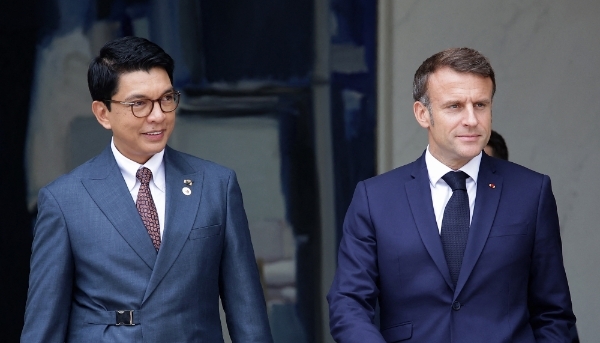 Andry Rajoelina and Emmanuel Macron at the Élysée Palace in Paris, 26 July 2024. 