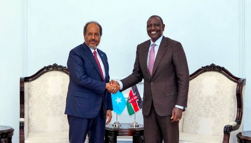 Somali president Hassan Sheikh Mohamoud and his Kenyan counterpart William Ruto in Nairobi on 22 October 2024.