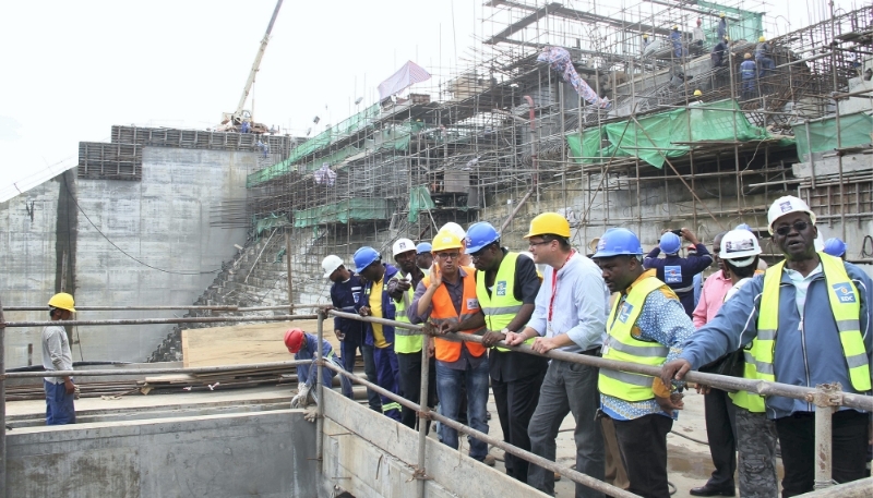 EDC General Director Theodore Nsangou (centre) visits the Lom Pangar dam construction, 19 August 2015.