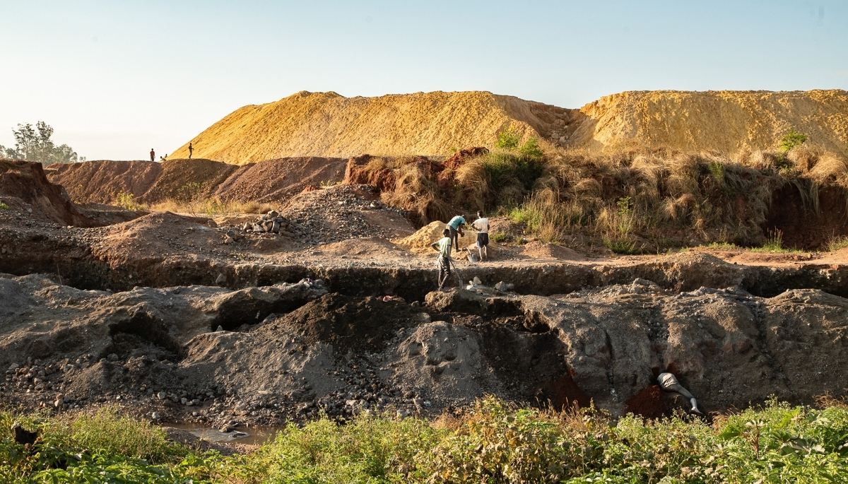 Miners on the banks of a large mine embankment on 23 April 2018 in Kolwezi in the DRC.