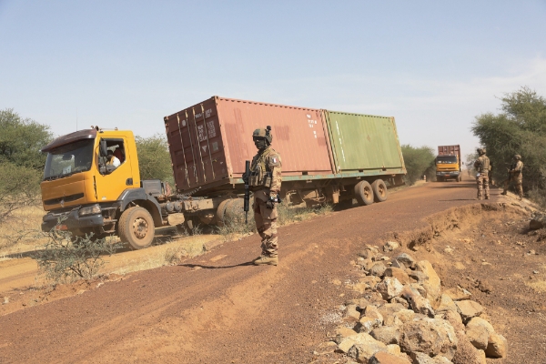 A group of Barkhane foot hunters during an operation to combat armed terrorist groups in Burkina Faso (2019).